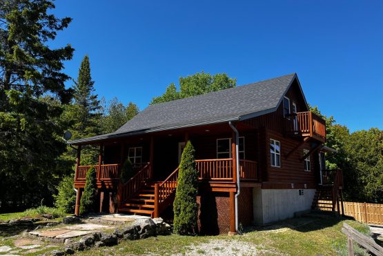 Log cottage tobermory